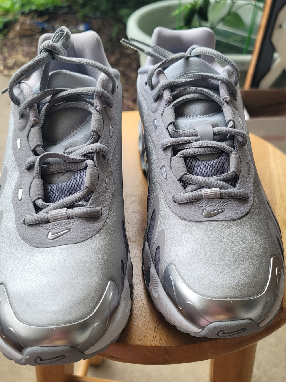 NWOT Nike AirMax Dn8 Gray Metallic Runner Sneakers. 8.5 Womens. 7 Mens. Boxed